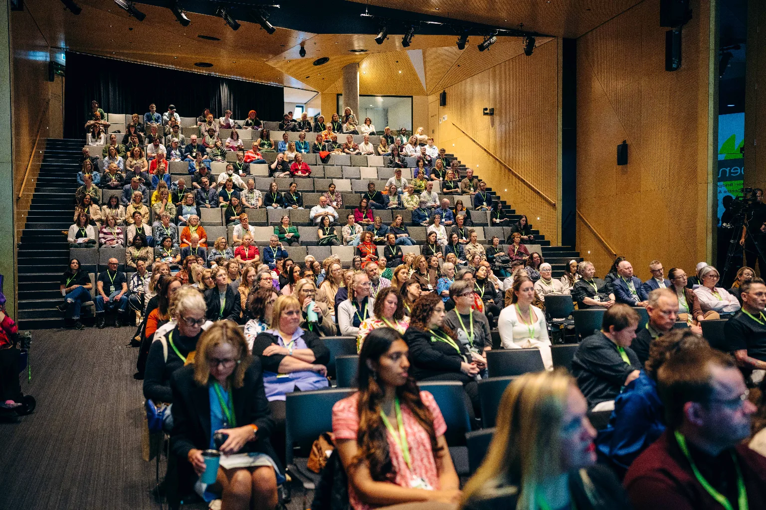 Audience--2-.jpg0
